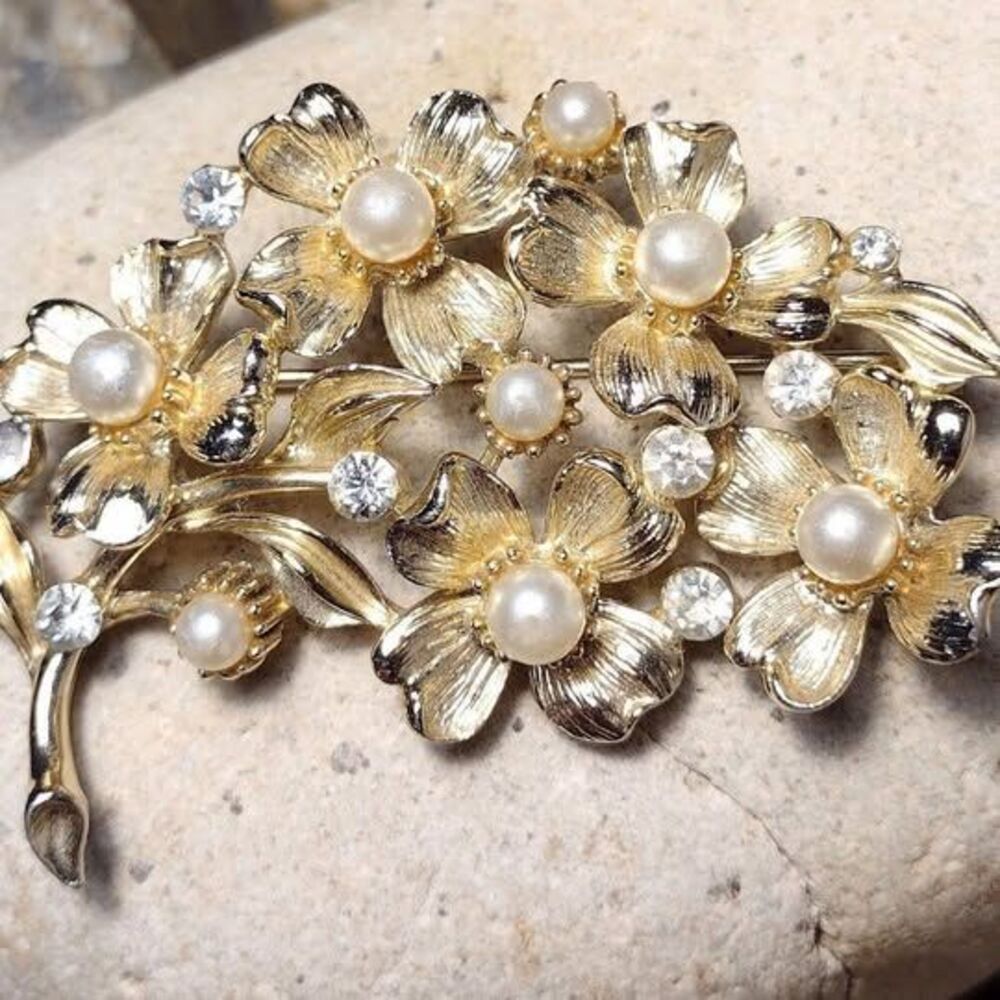 Lisner Dogwood  Pearl Flower Gold tone Brooch Pin Vintage